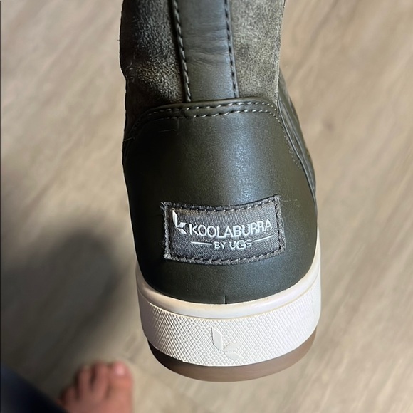 Koolaburra by Ugg Green Boots with Tan Faux Fur - Picture 3 of 3